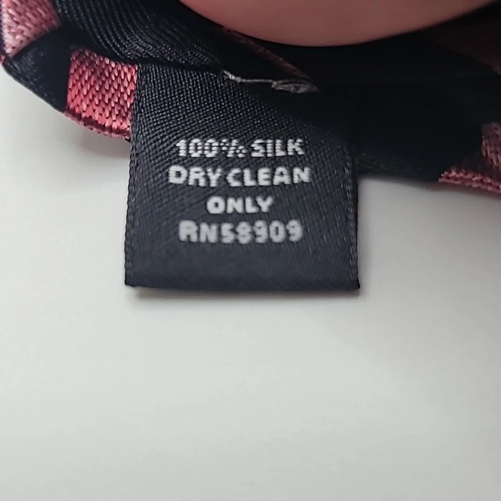 Murano 100% Silk Made in USA Pink Black Diamond Print Men's Tie